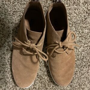 UGG Men's Tan Suede Chukka Boots